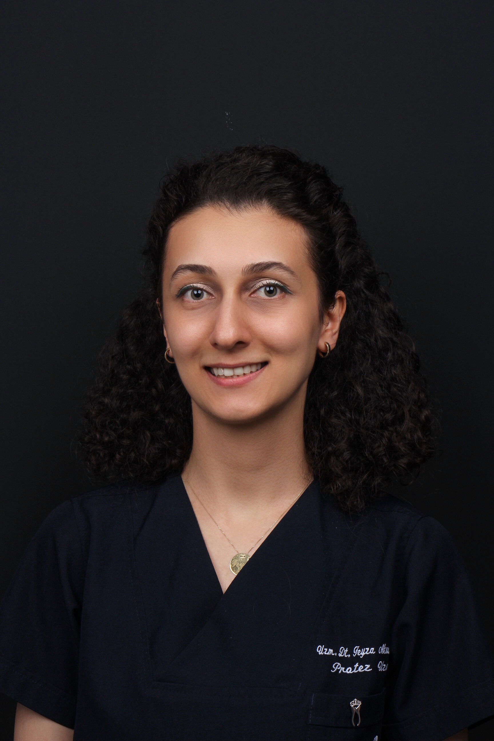 Dr. Feyza Aksu Olcay - Zahnärztin