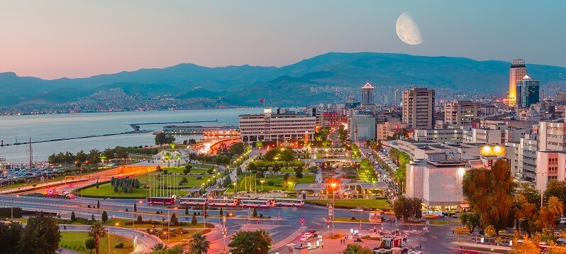 Izmir in Turkey has a lot of popular dentists for veneers
