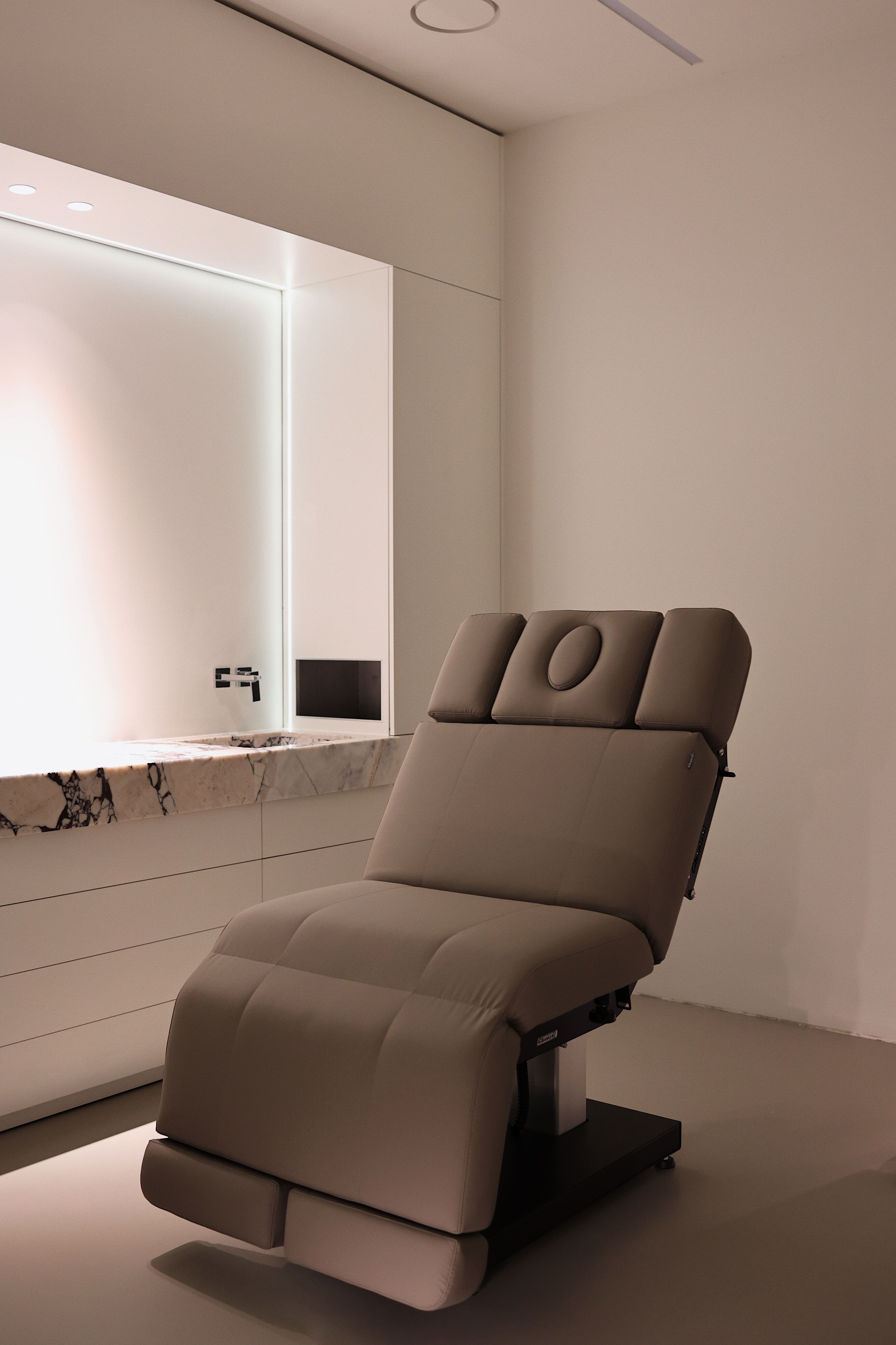 photos.en_1764935418548