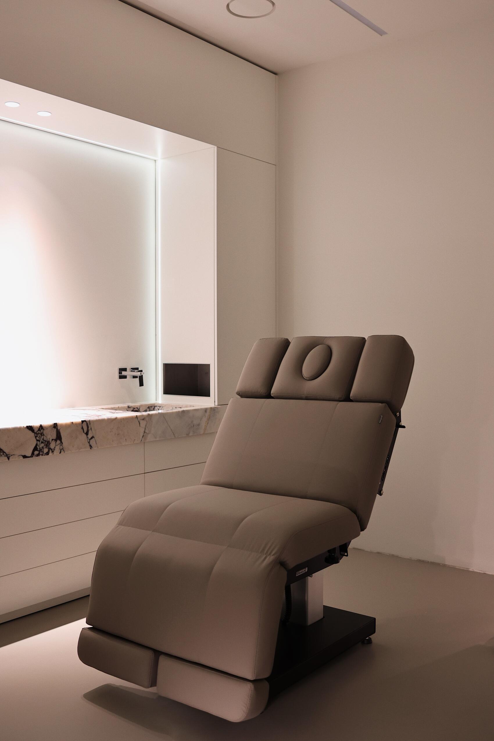 photos.en_1764935418548