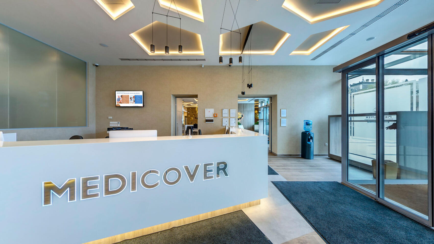 The reception area at MDental Clinic Hungary
