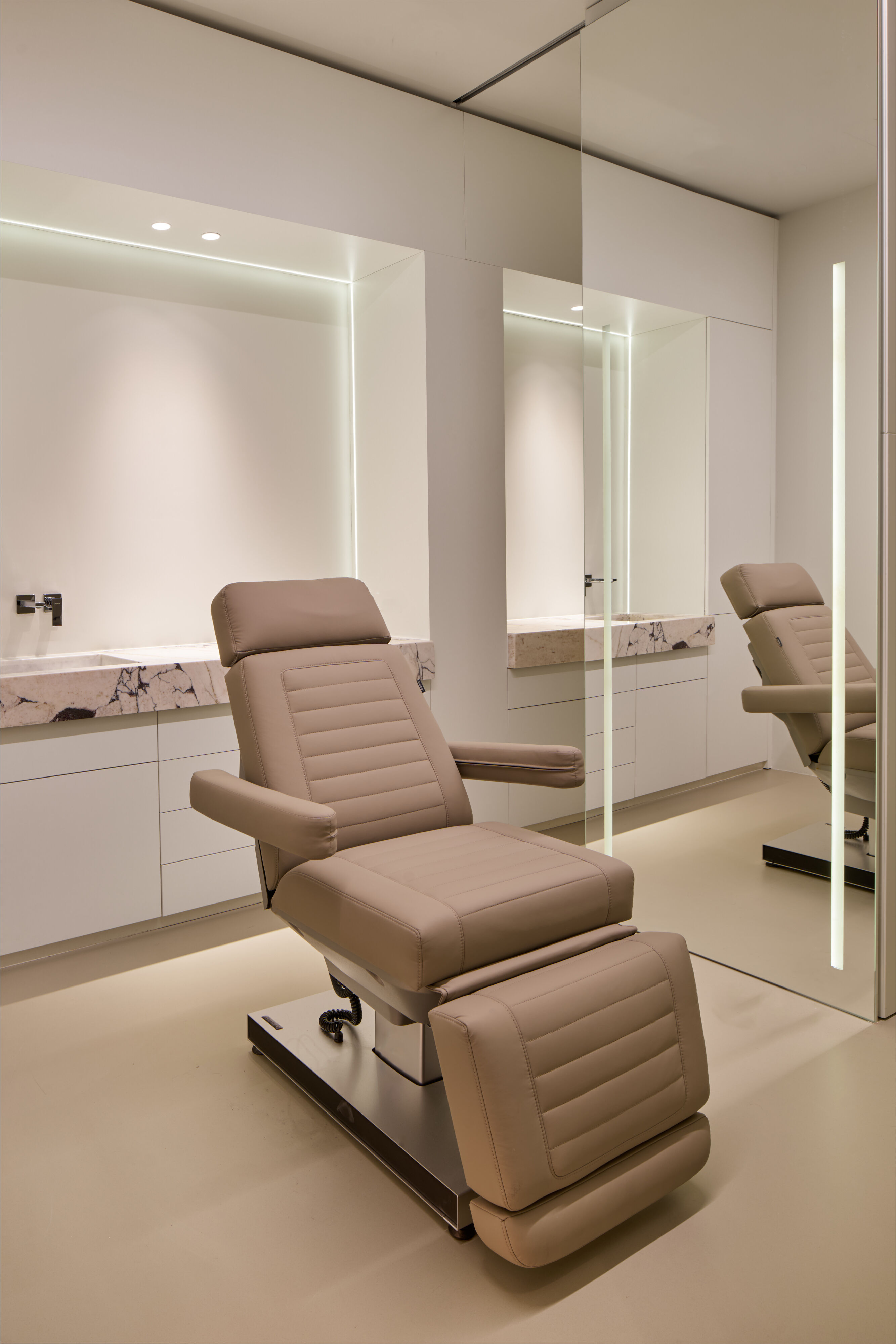 photos.en_1764935406068