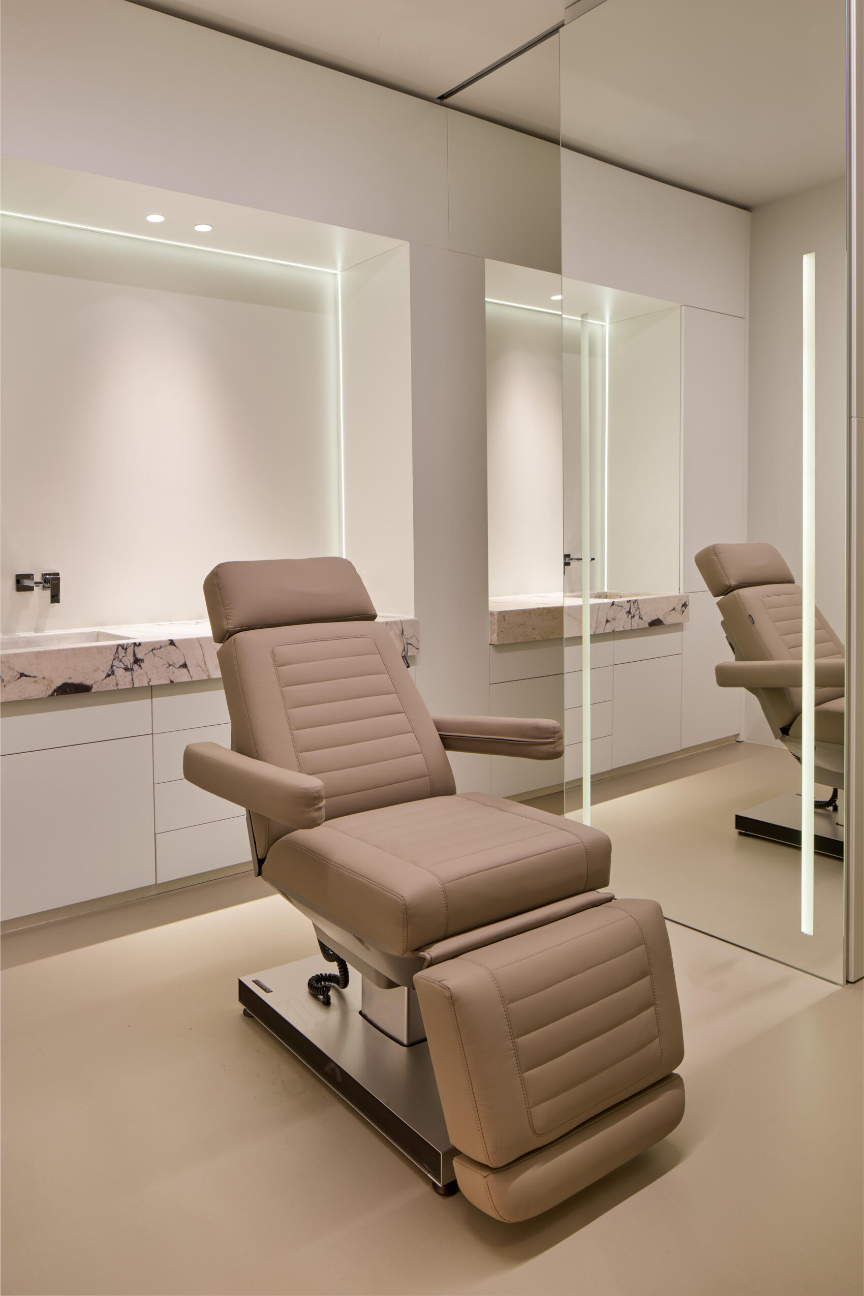 photos.en_1764935406068