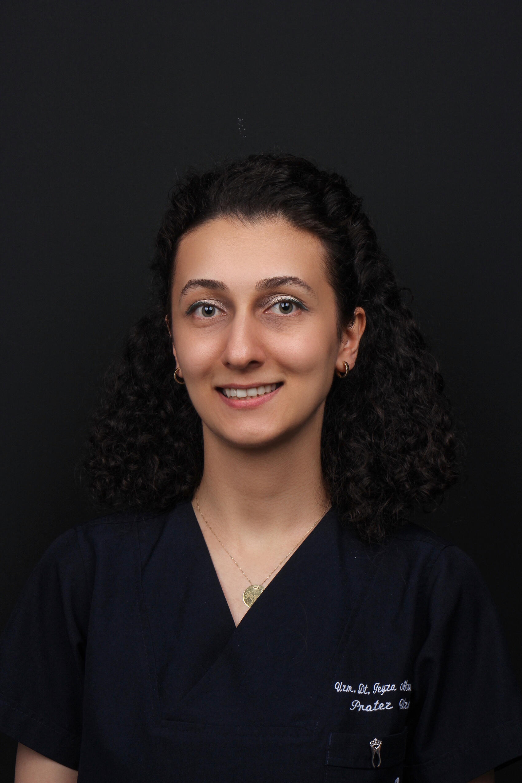 Dr. Feyza Aksu Olcay - Zahnärztin