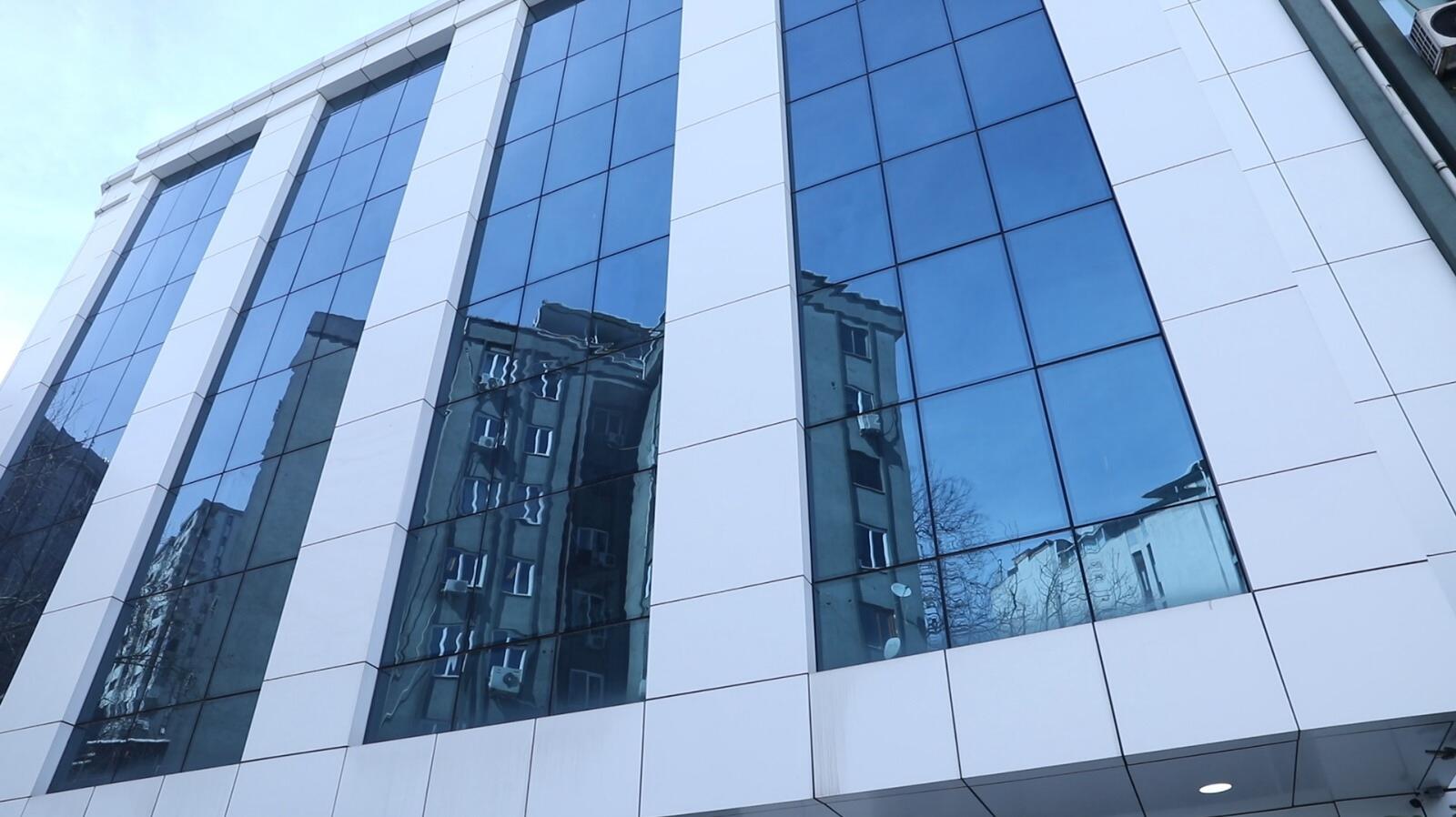 Cinik Hospital Exterior