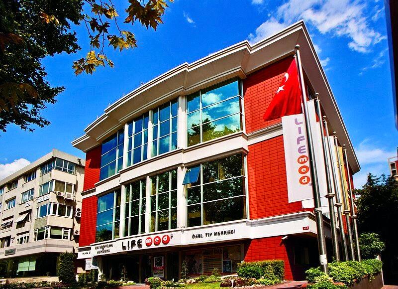 An outside view onto Vita Estetic Clinic in Istanbul