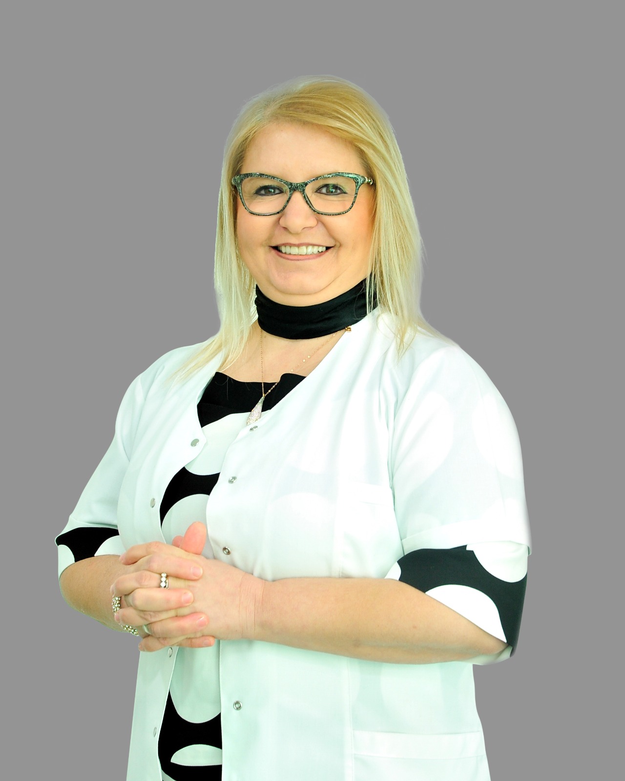 Dr Sevil Karderli an der Atalya Dental Clinic
