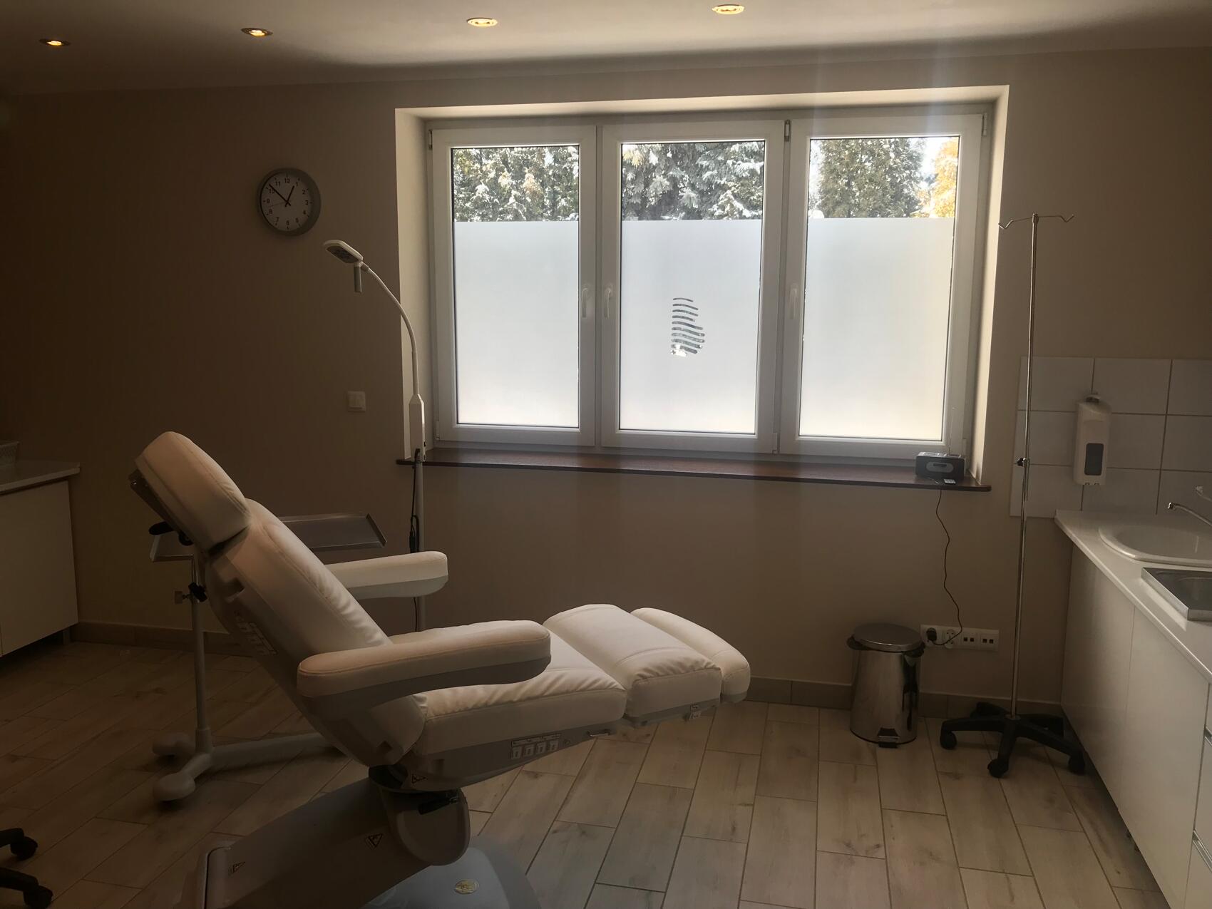 Dr. Borejsza Clinic Treatment Room