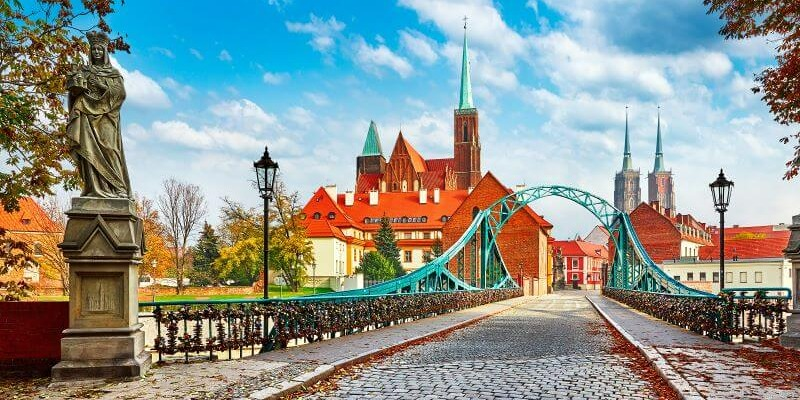 Enjoy lower liposuction cost in Poland without compromising on quality.