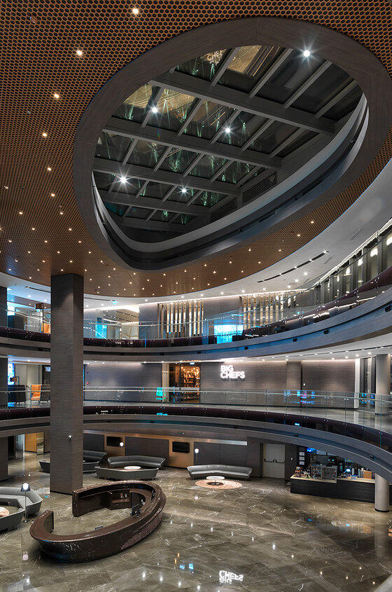 Lobby area at Memorial Bahcelievler Hospital where surgeries are being performed