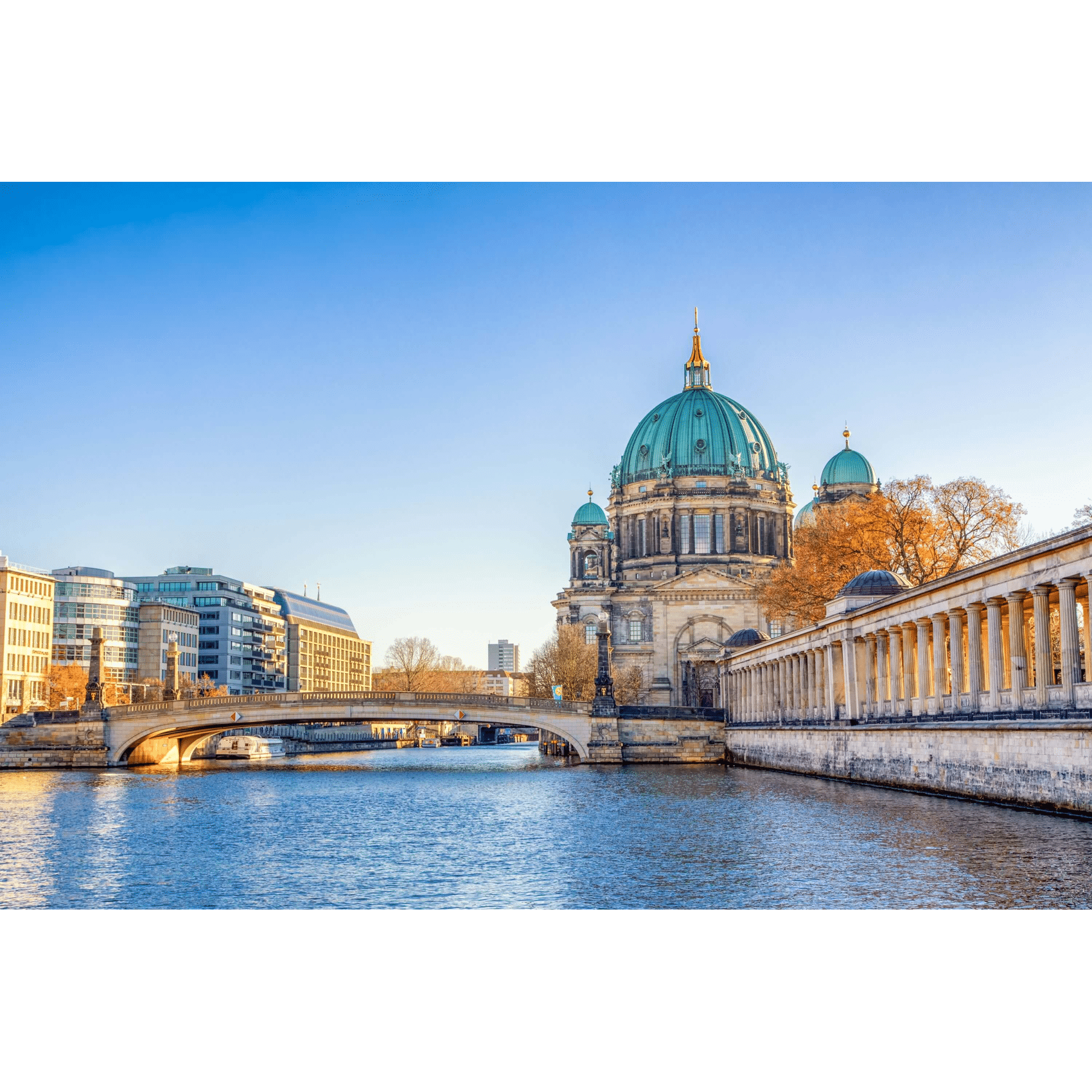 Berliner Regierungsviertel mit Reichstag - Veneers sind in Deutschland recht beliebt