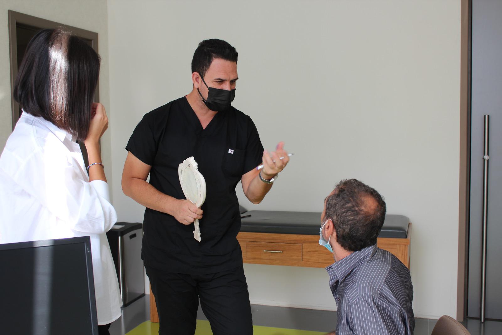 Dr. Kinyas Dusunmez with the patient in consultations